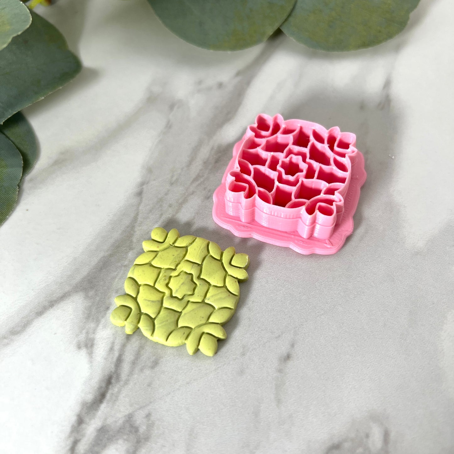 Découpeur carré floral en pâte polymère