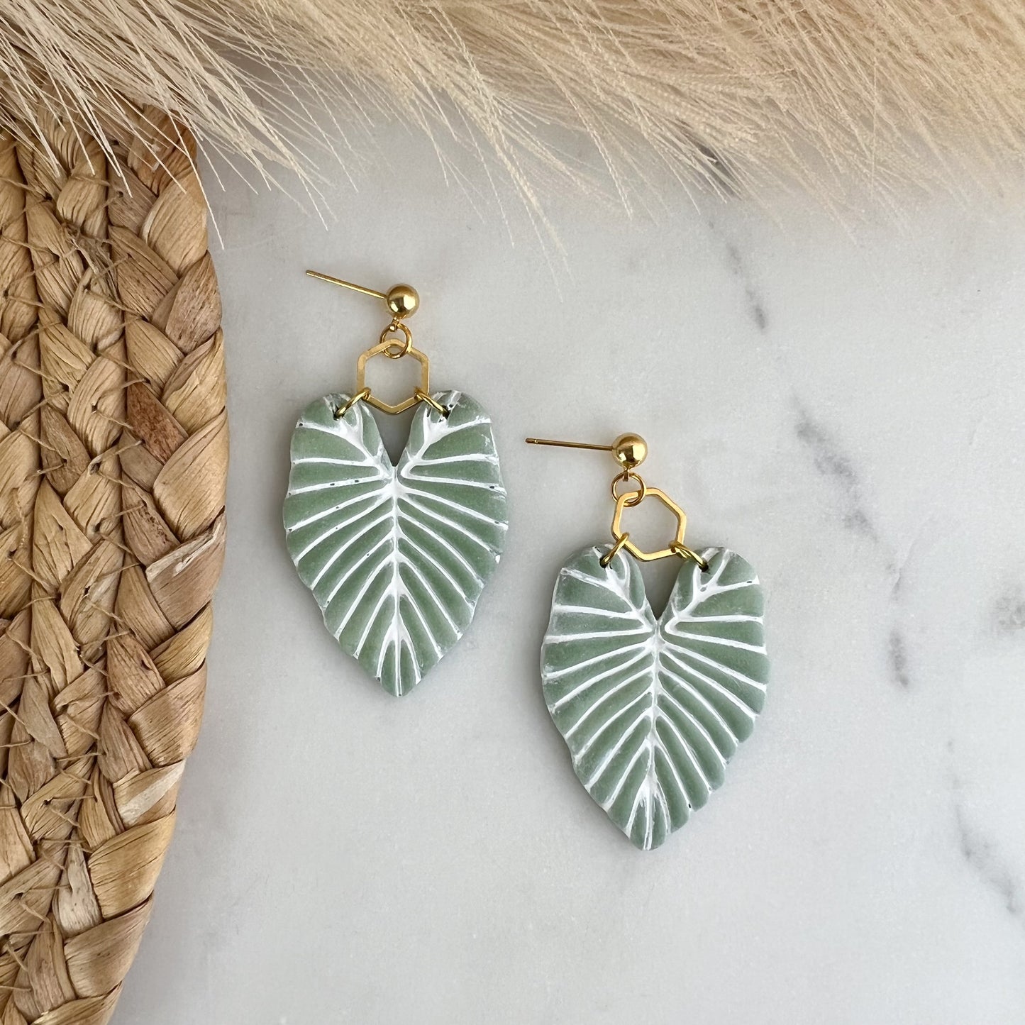 Boucles d’oreilles en argile polymère feuille et hexagone
