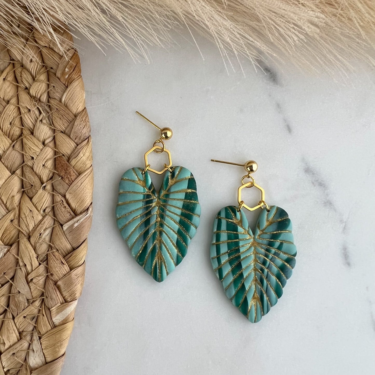 Boucles d’oreilles en argile polymère feuille et hexagone