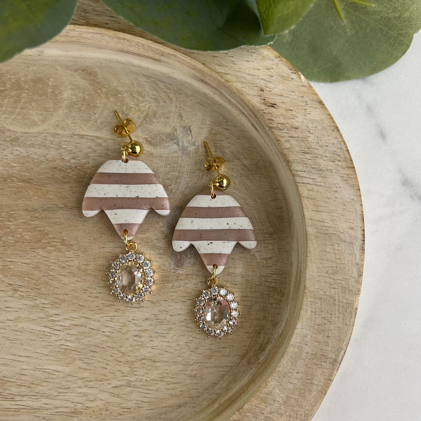 Boucles d’oreilles en argile polymère glam rayé neutre
